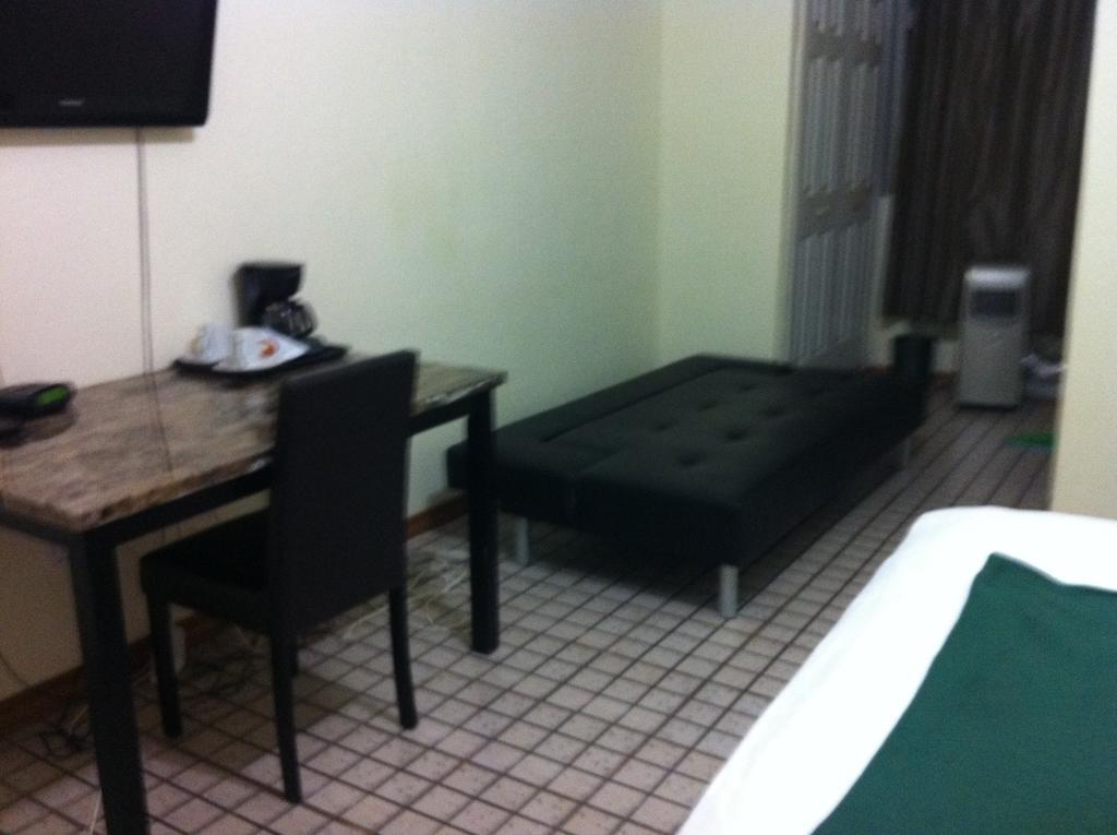 Executive Airport Hotel Entebbe Ruang foto