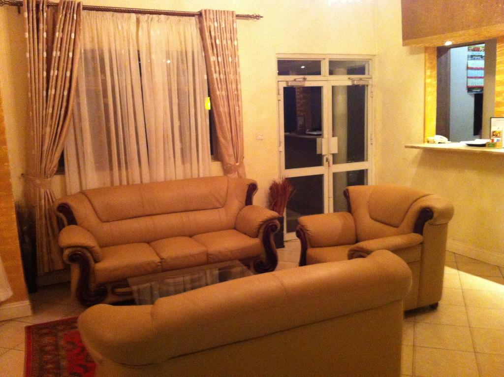 Executive Airport Hotel Entebbe Bagian luar foto