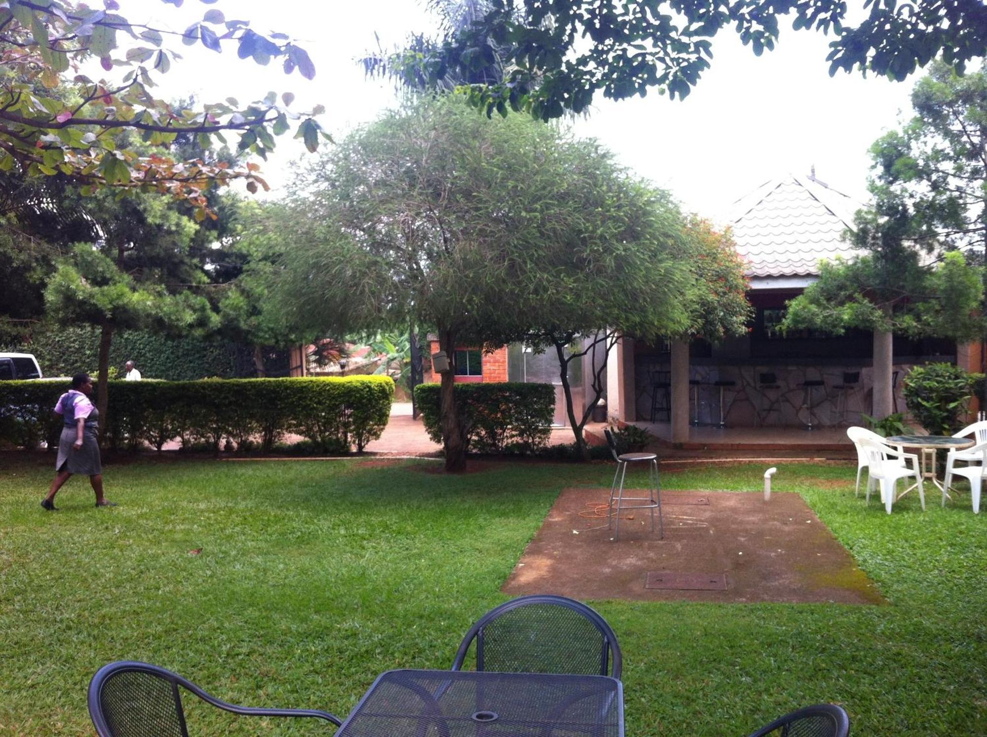Executive Airport Hotel Entebbe Bagian luar foto