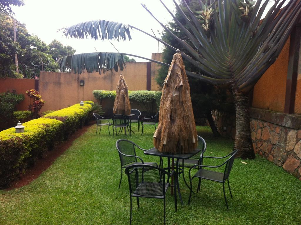 Executive Airport Hotel Entebbe Bagian luar foto