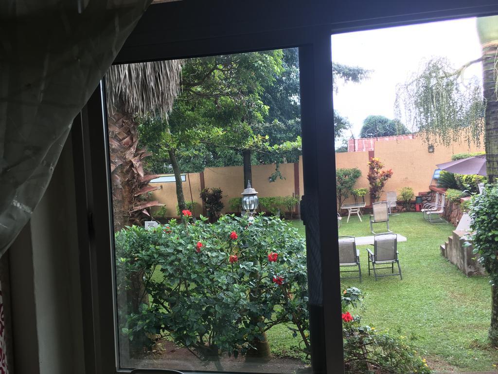 Executive Airport Hotel Entebbe Bagian luar foto