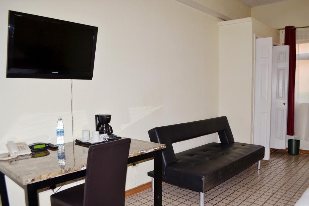 Executive Airport Hotel Entebbe Bagian luar foto