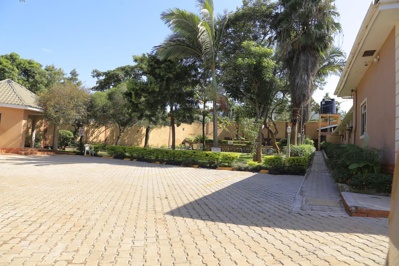 Executive Airport Hotel Entebbe Bagian luar foto