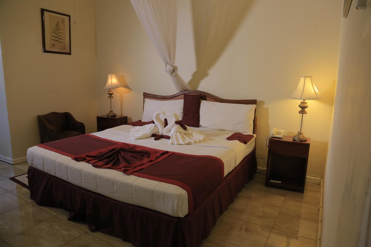 Executive Airport Hotel Entebbe Bagian luar foto