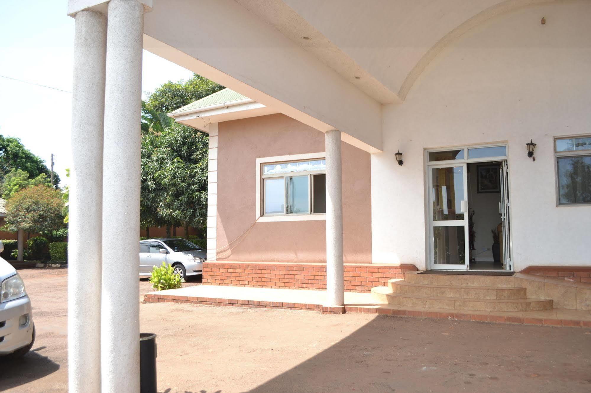 Executive Airport Hotel Entebbe Bagian luar foto