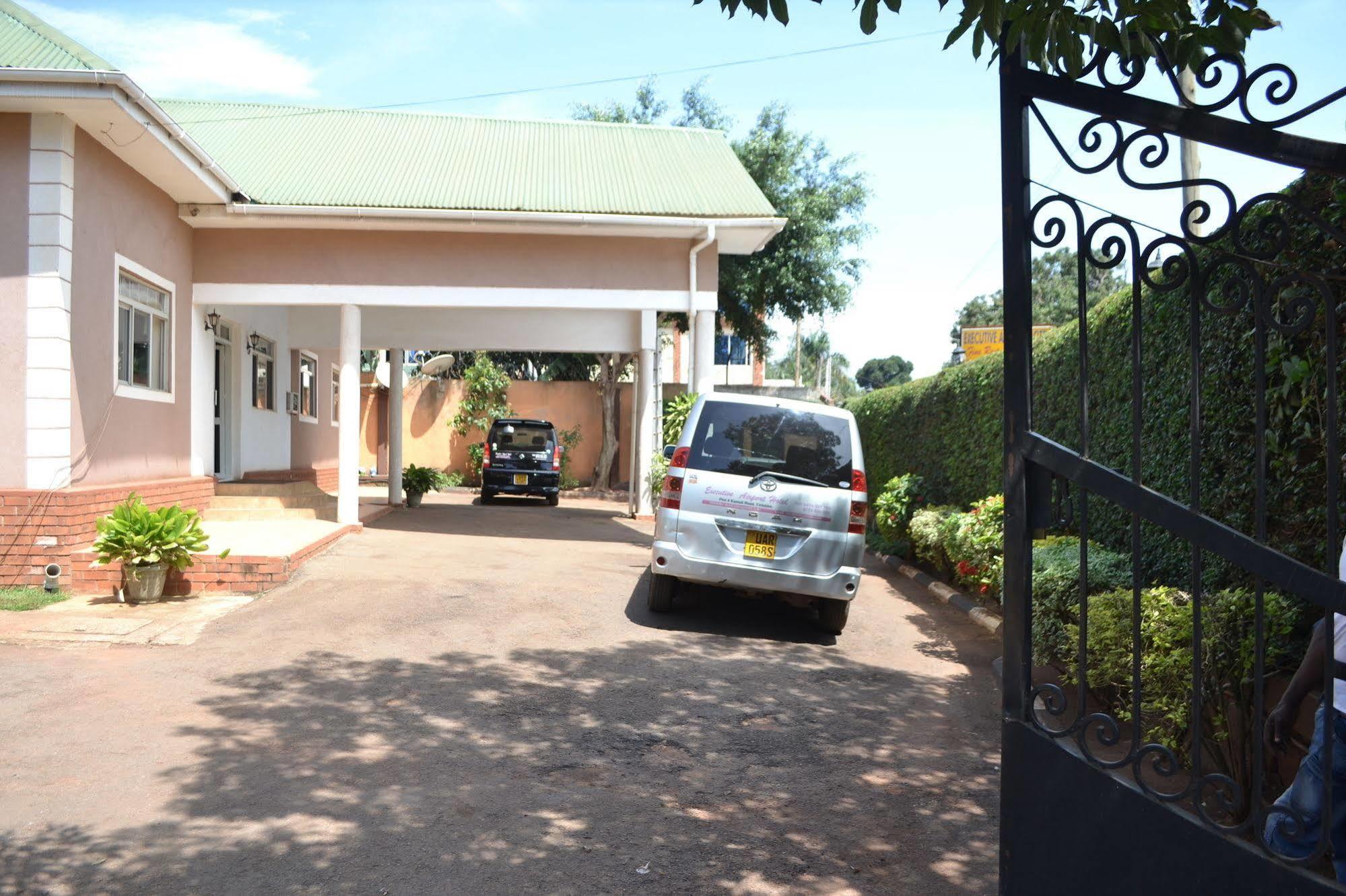 Executive Airport Hotel Entebbe Bagian luar foto