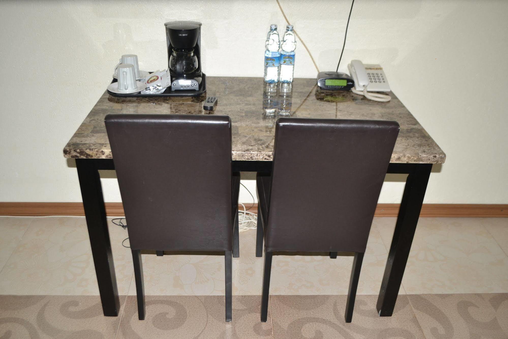 Executive Airport Hotel Entebbe Bagian luar foto