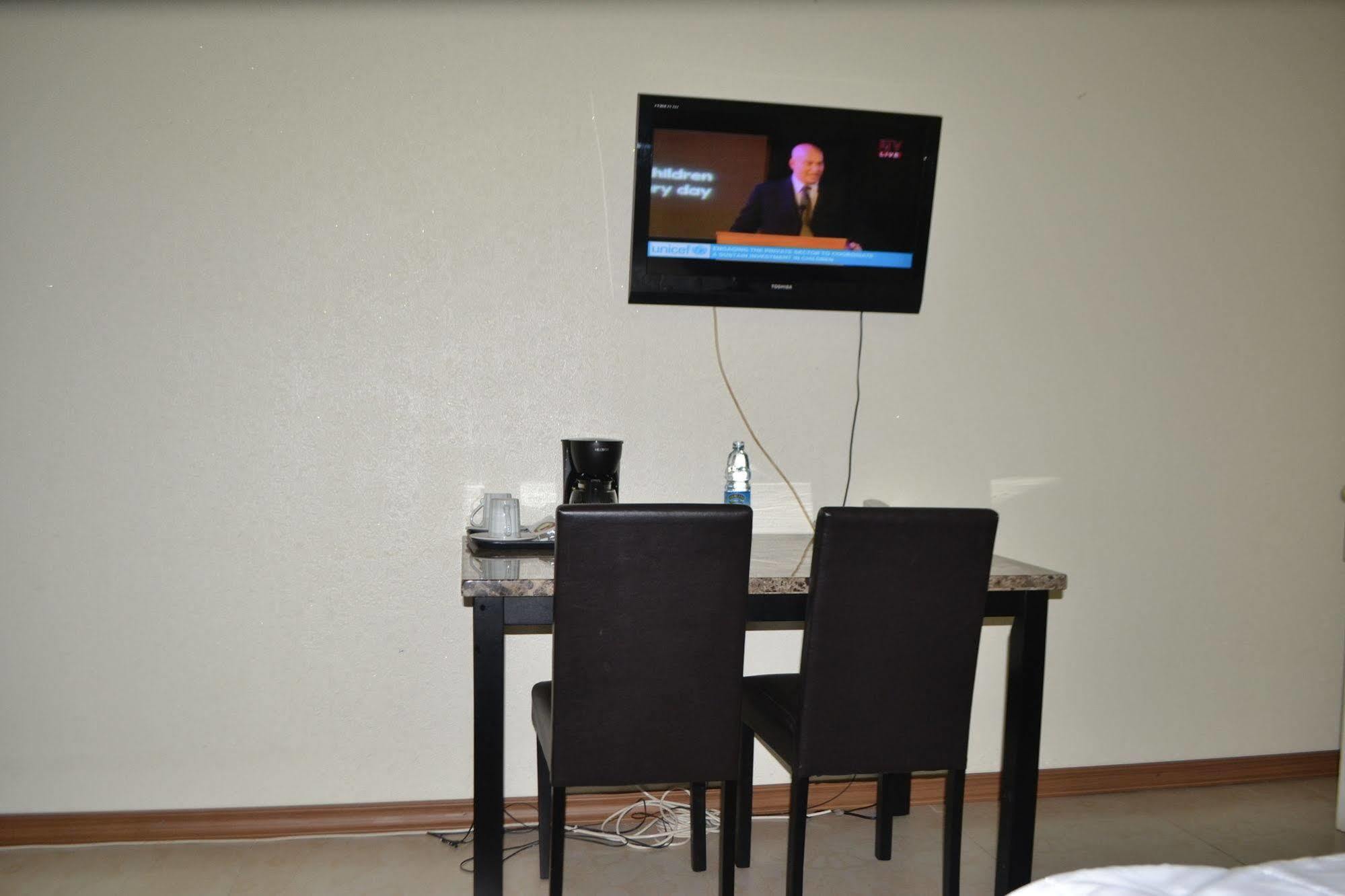Executive Airport Hotel Entebbe Bagian luar foto
