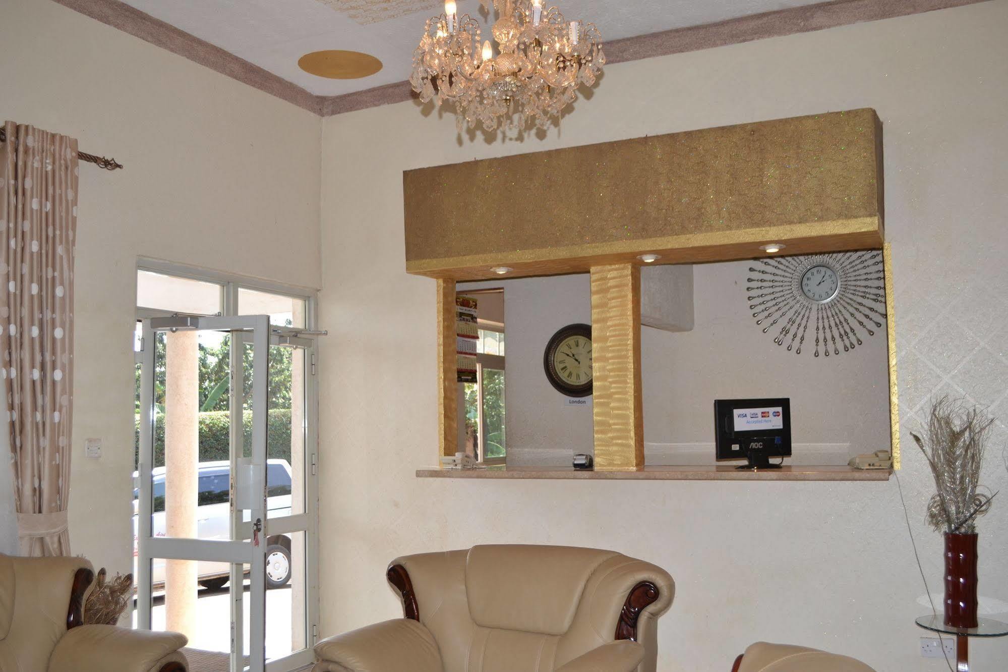 Executive Airport Hotel Entebbe Bagian luar foto