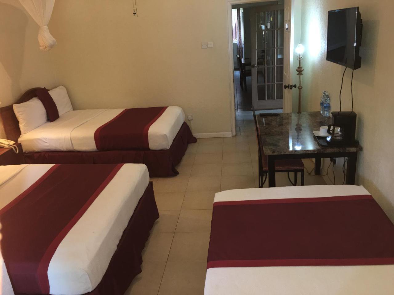 Executive Airport Hotel Entebbe Bagian luar foto